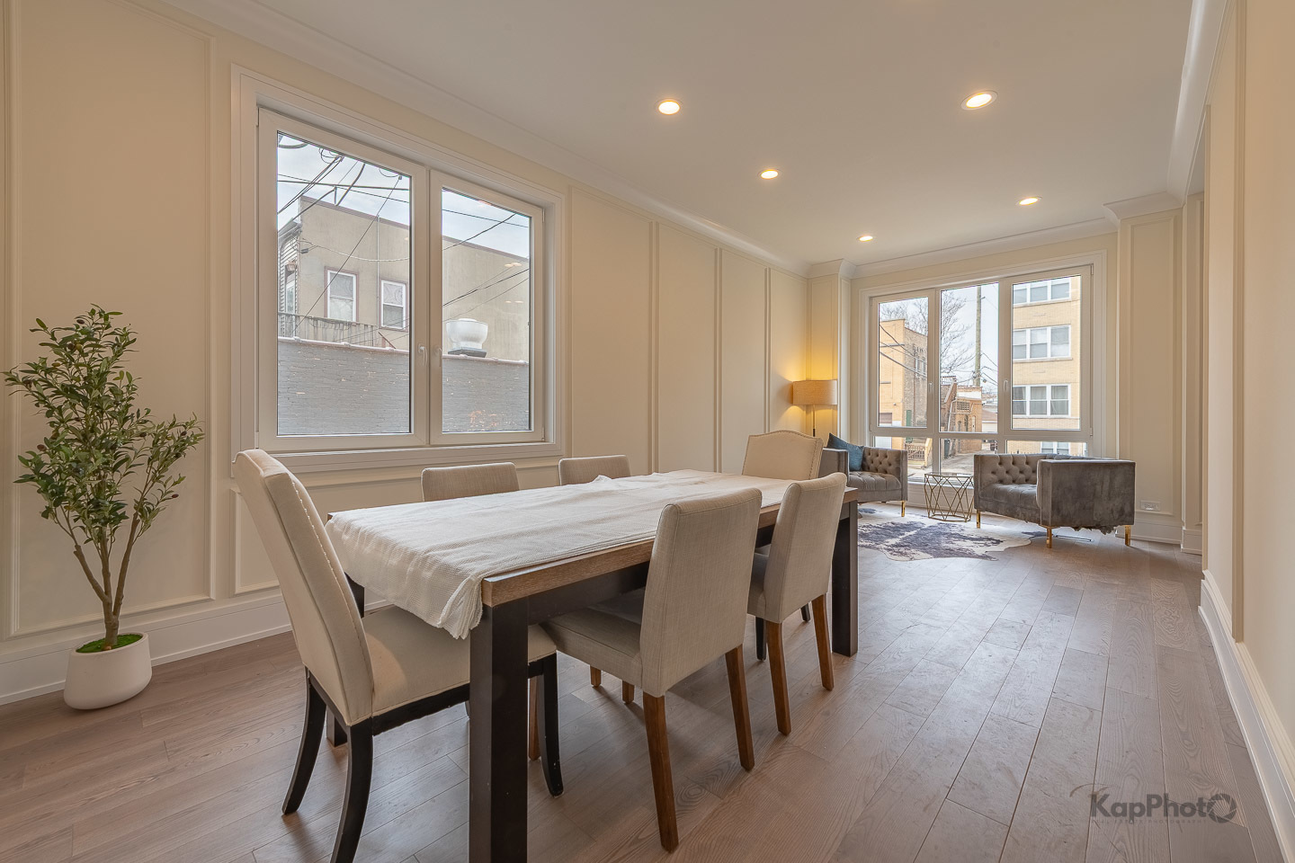 4015 N Albany Avenue