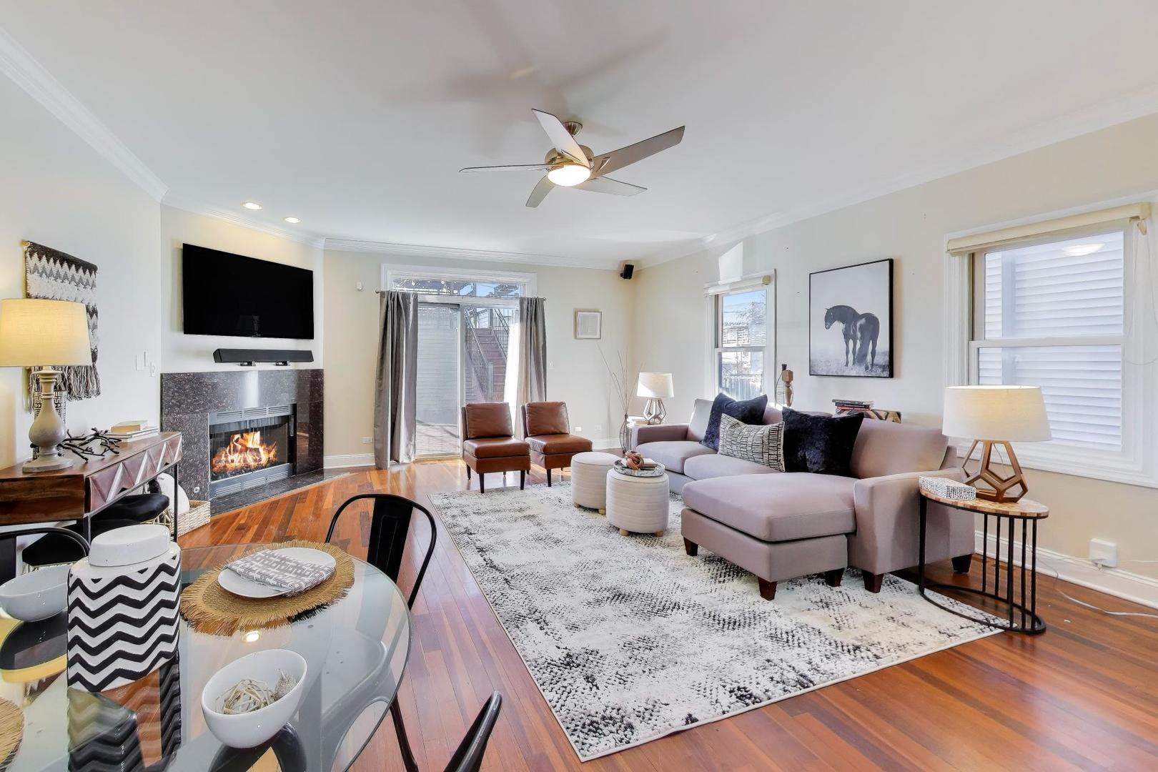 1636 N Artesian Avenue