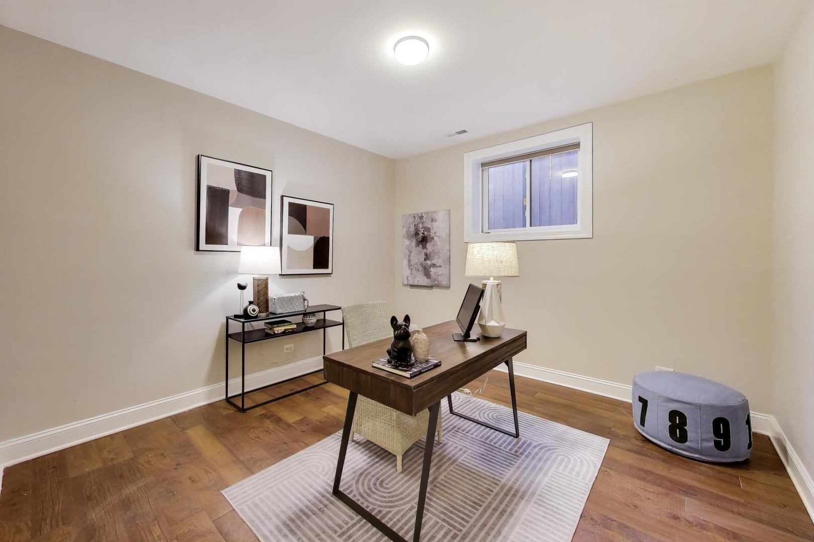 1636 N Artesian Avenue