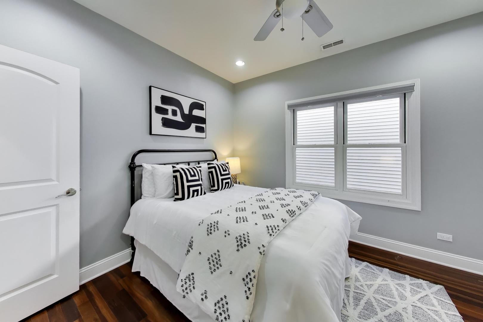 1636 N Artesian Avenue