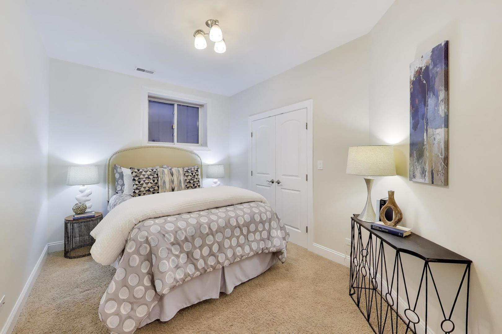 1636 N Artesian Avenue