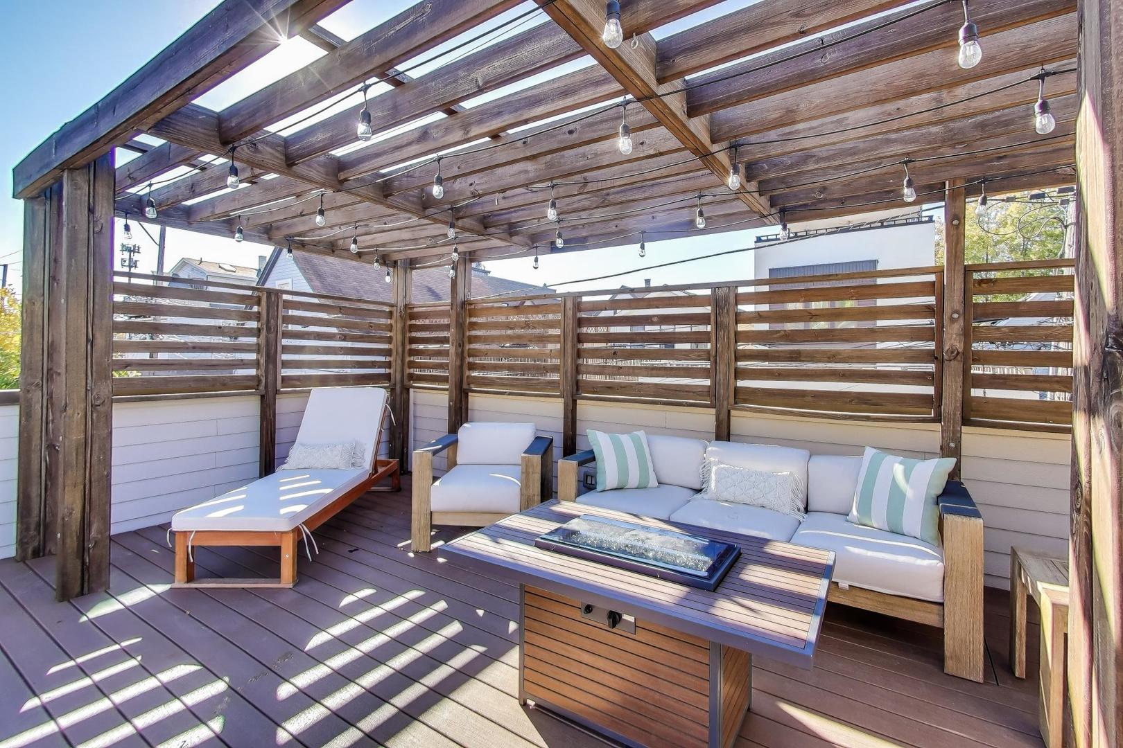 1636 N Artesian Avenue