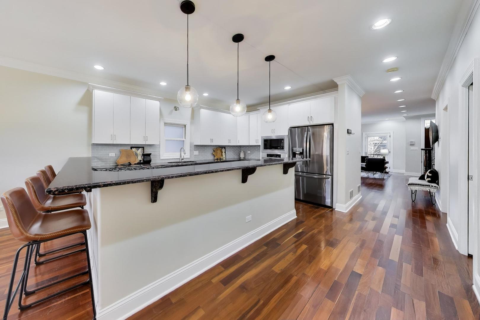 1636 N Artesian Avenue