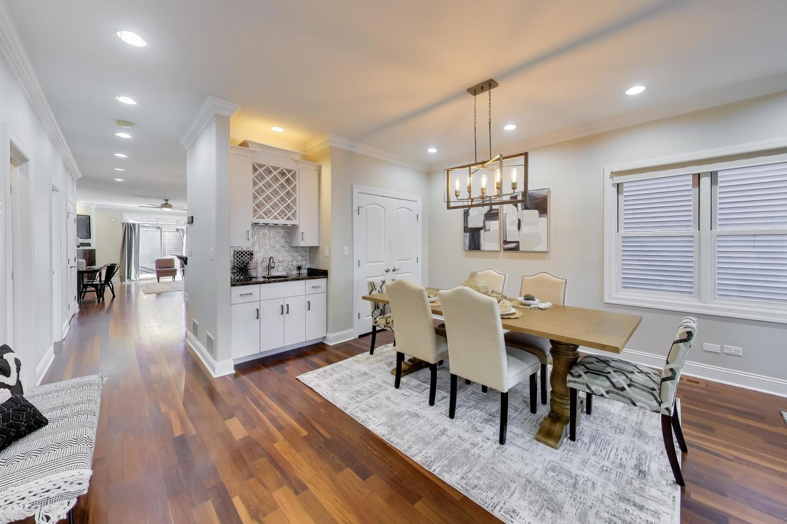 1636 N Artesian Avenue