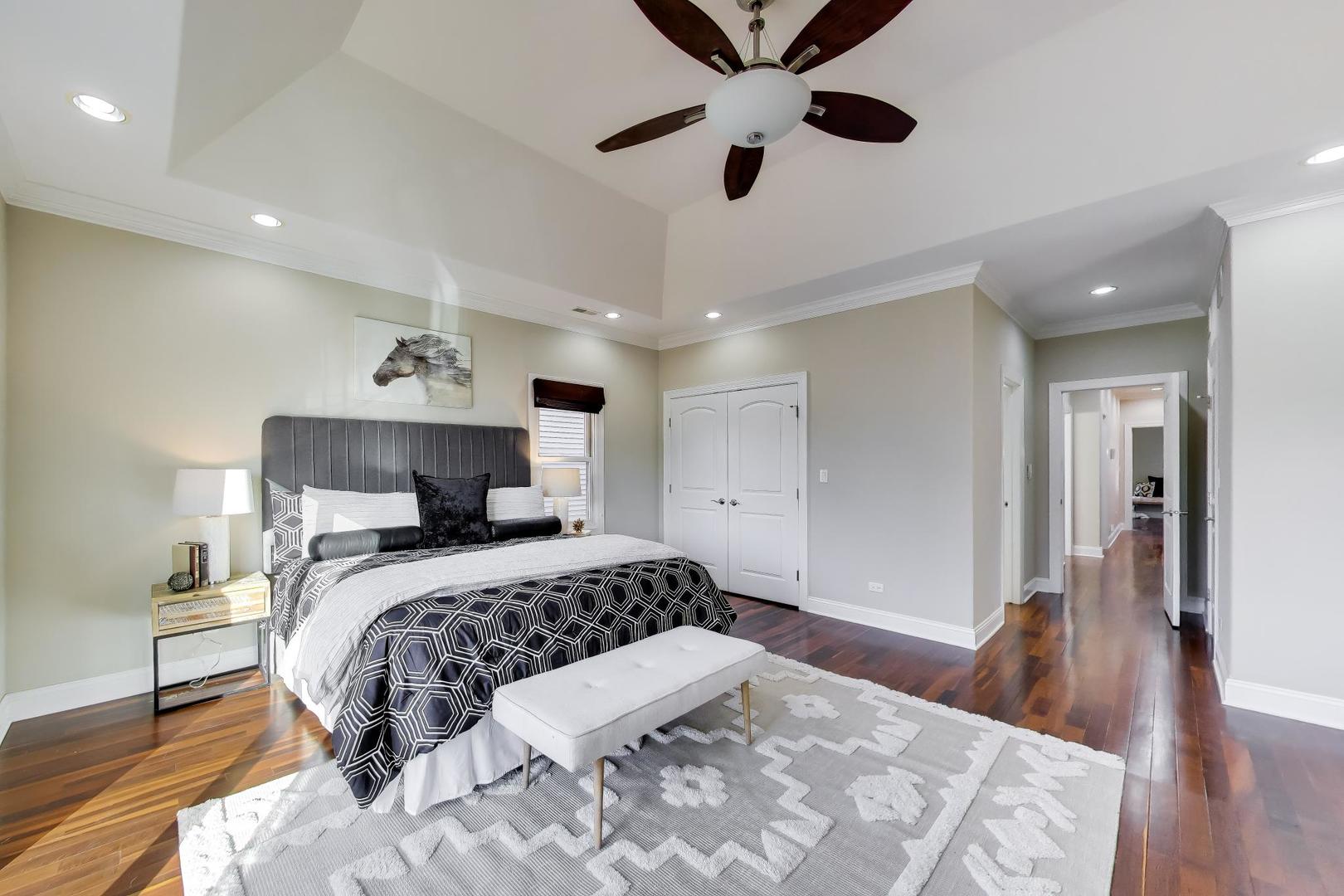 1636 N Artesian Avenue