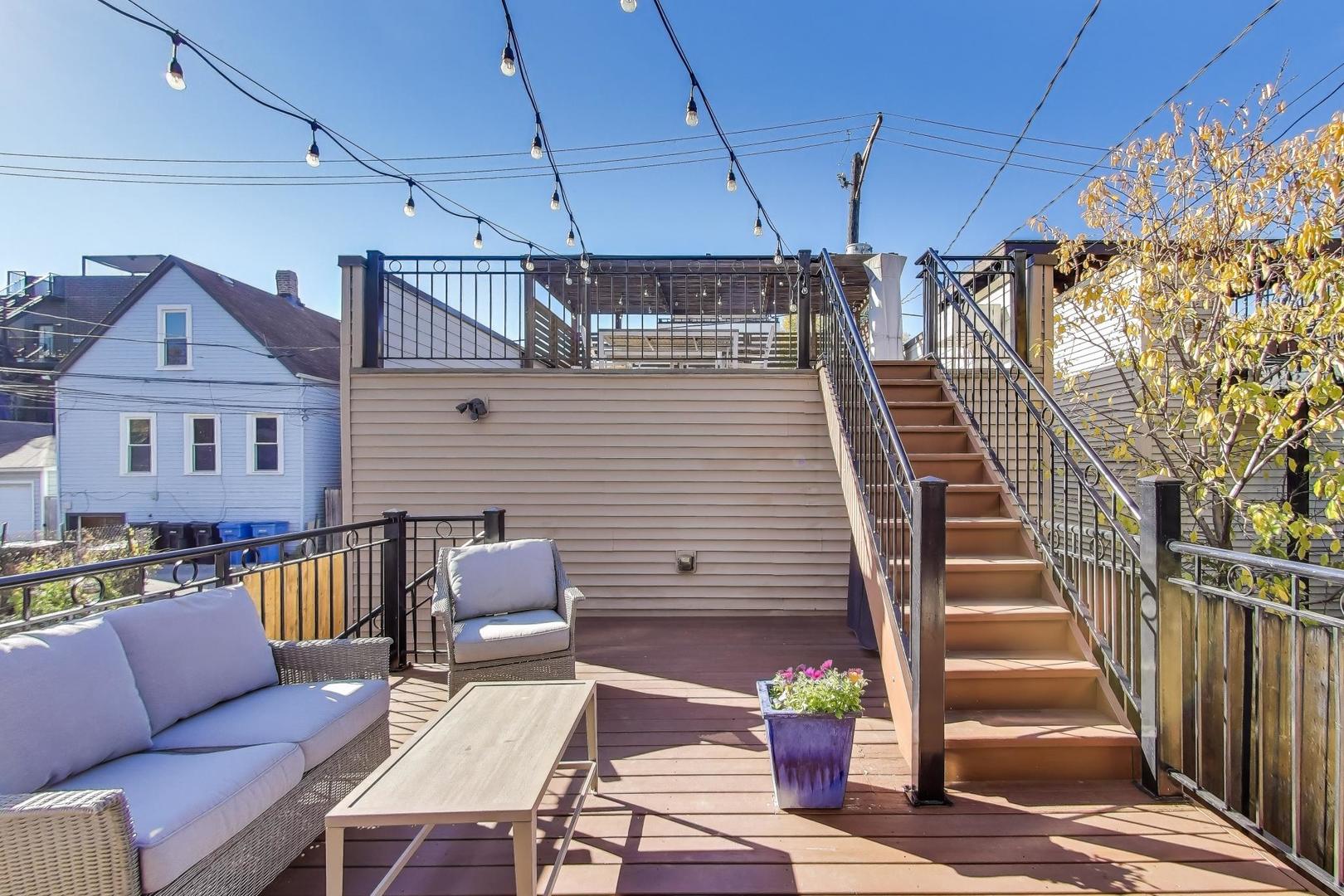 1636 N Artesian Avenue