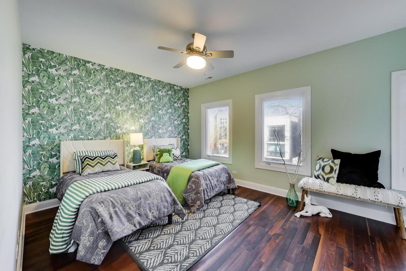 1636 N Artesian Avenue