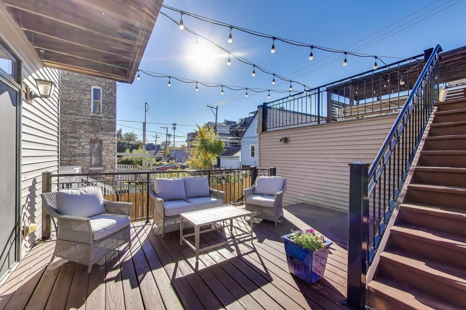 1636 N Artesian Avenue