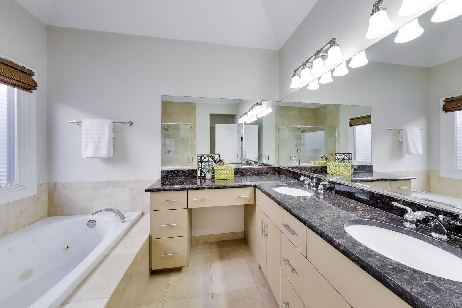 1636 N Artesian Avenue