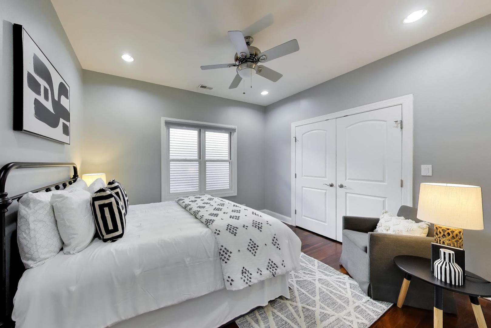 1636 N Artesian Avenue