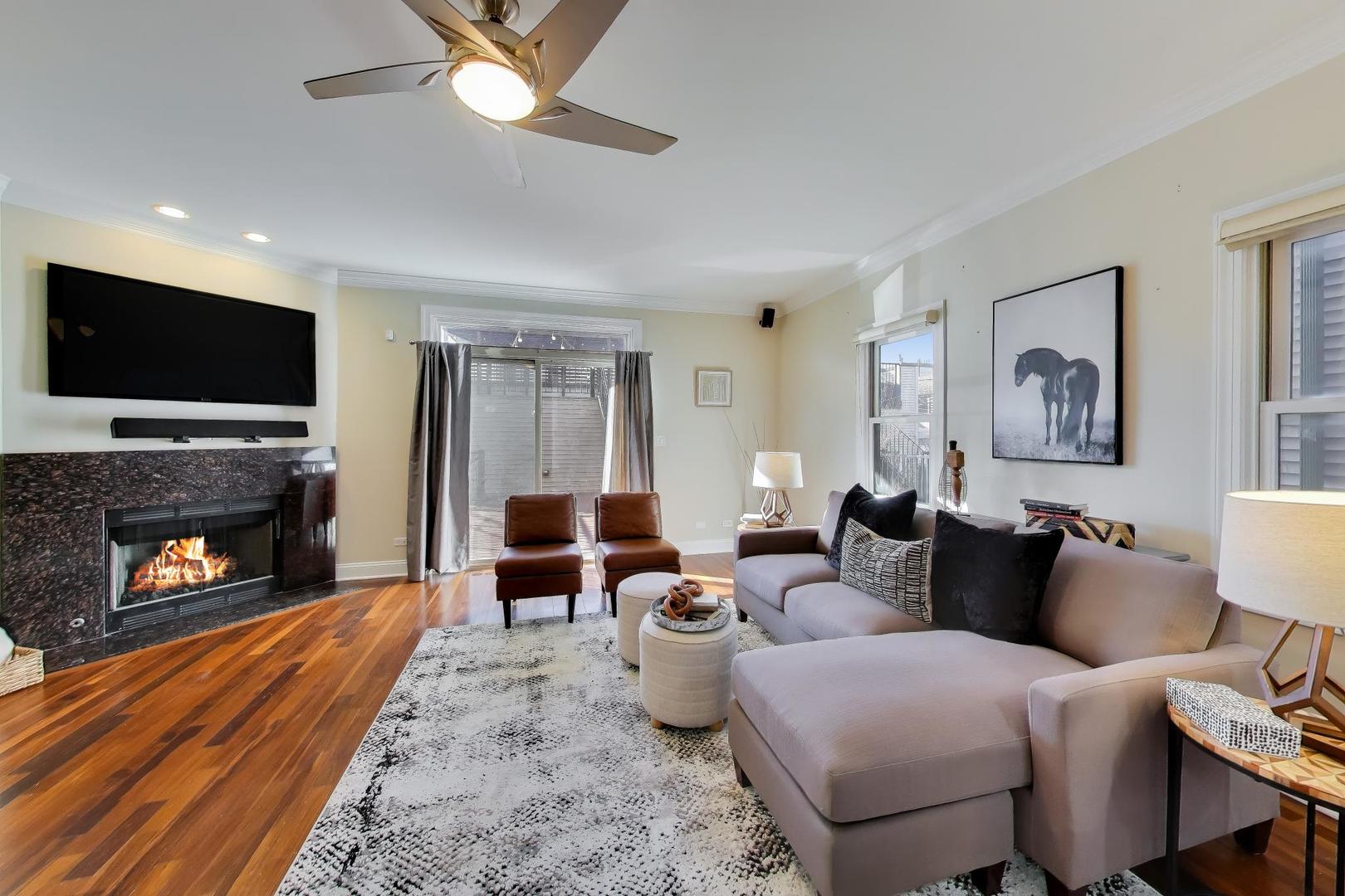 1636 N Artesian Avenue