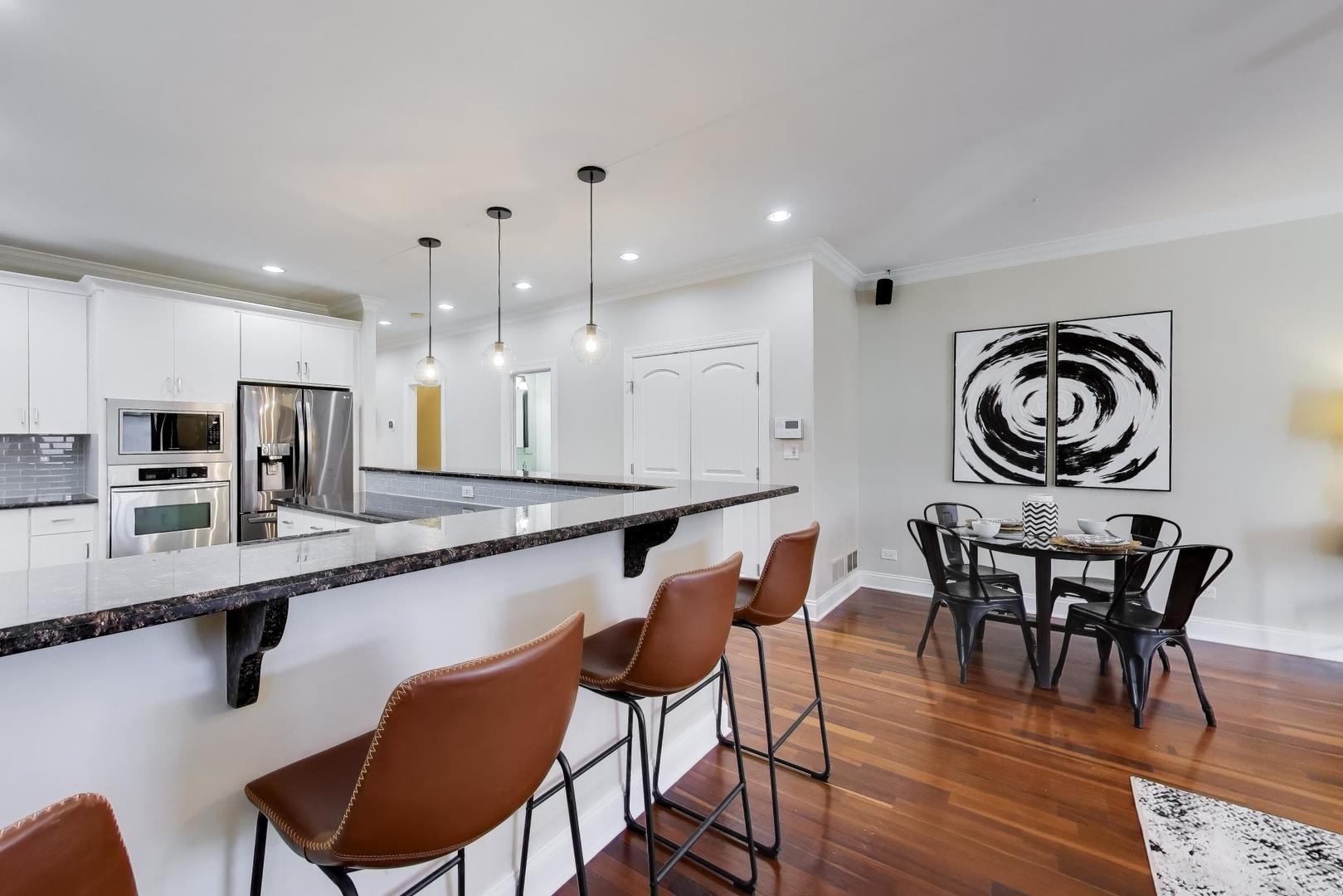 1636 N Artesian Avenue