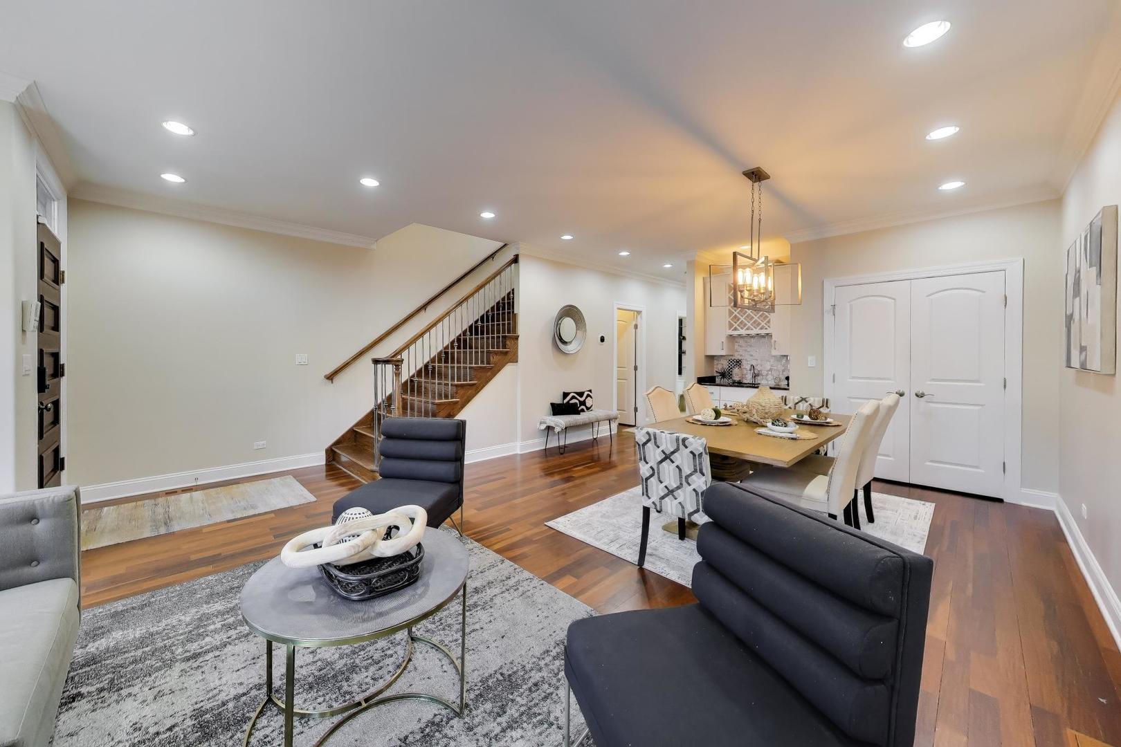 1636 N Artesian Avenue