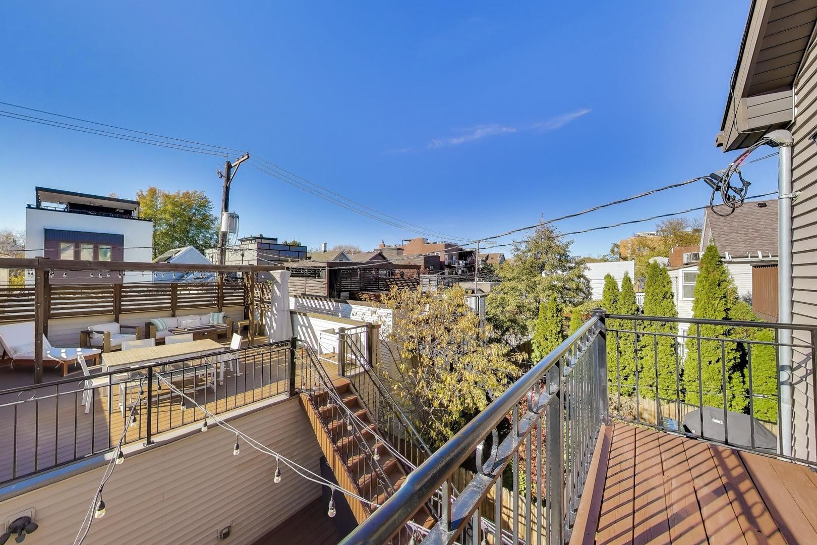 1636 N Artesian Avenue