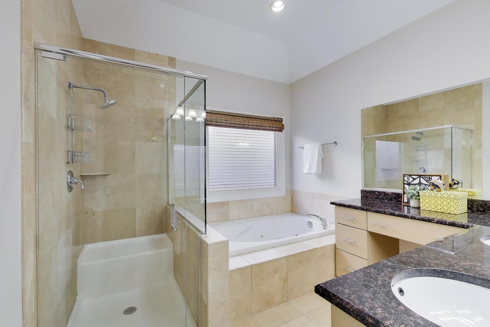 1636 N Artesian Avenue