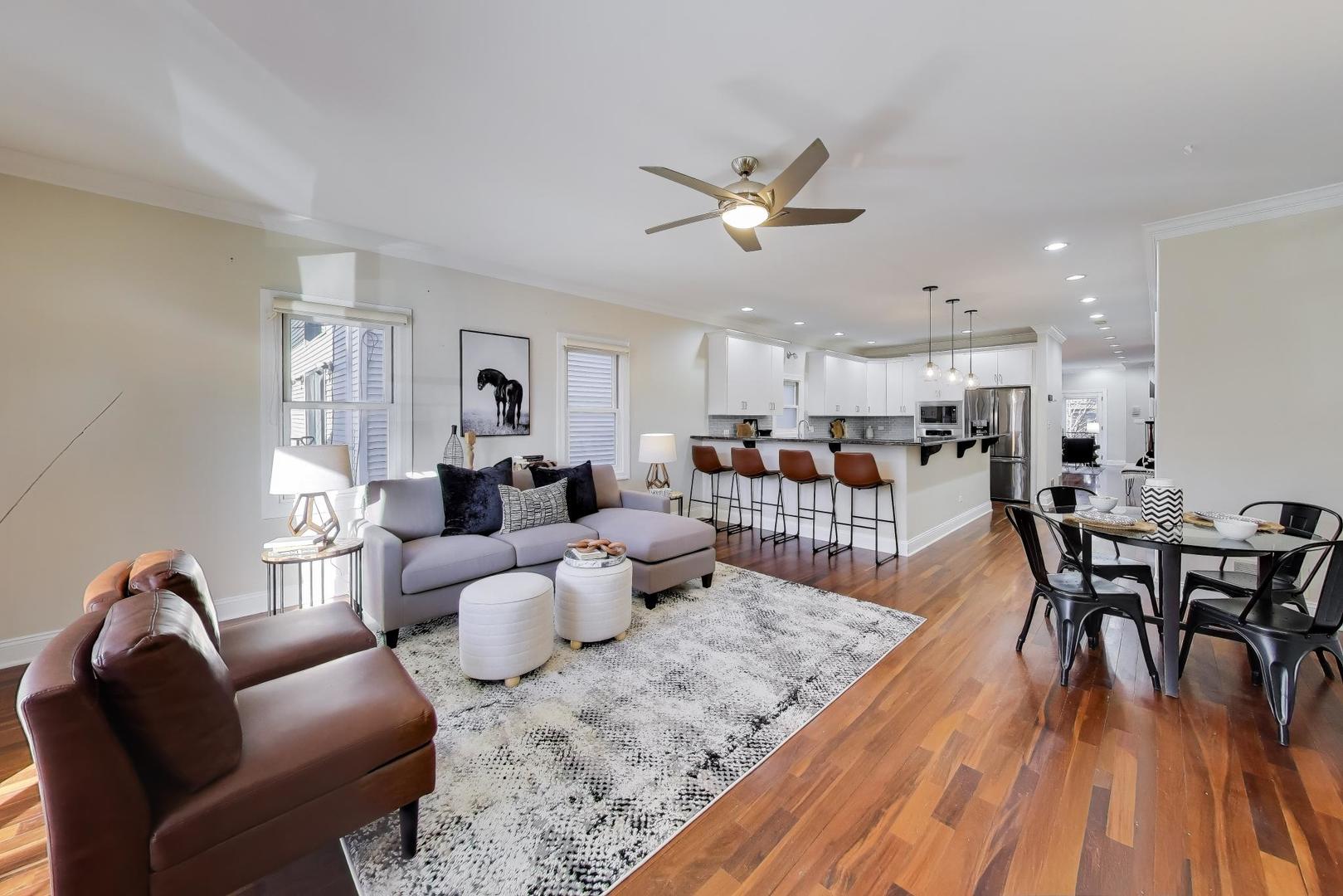 1636 N Artesian Avenue