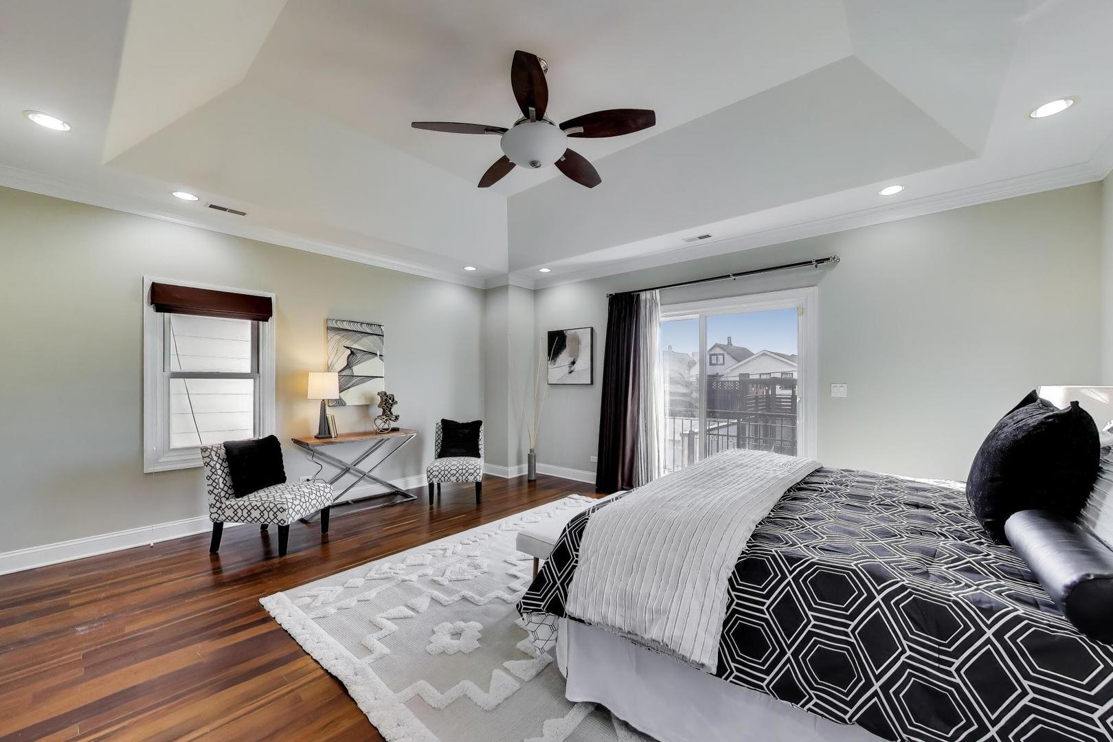 1636 N Artesian Avenue