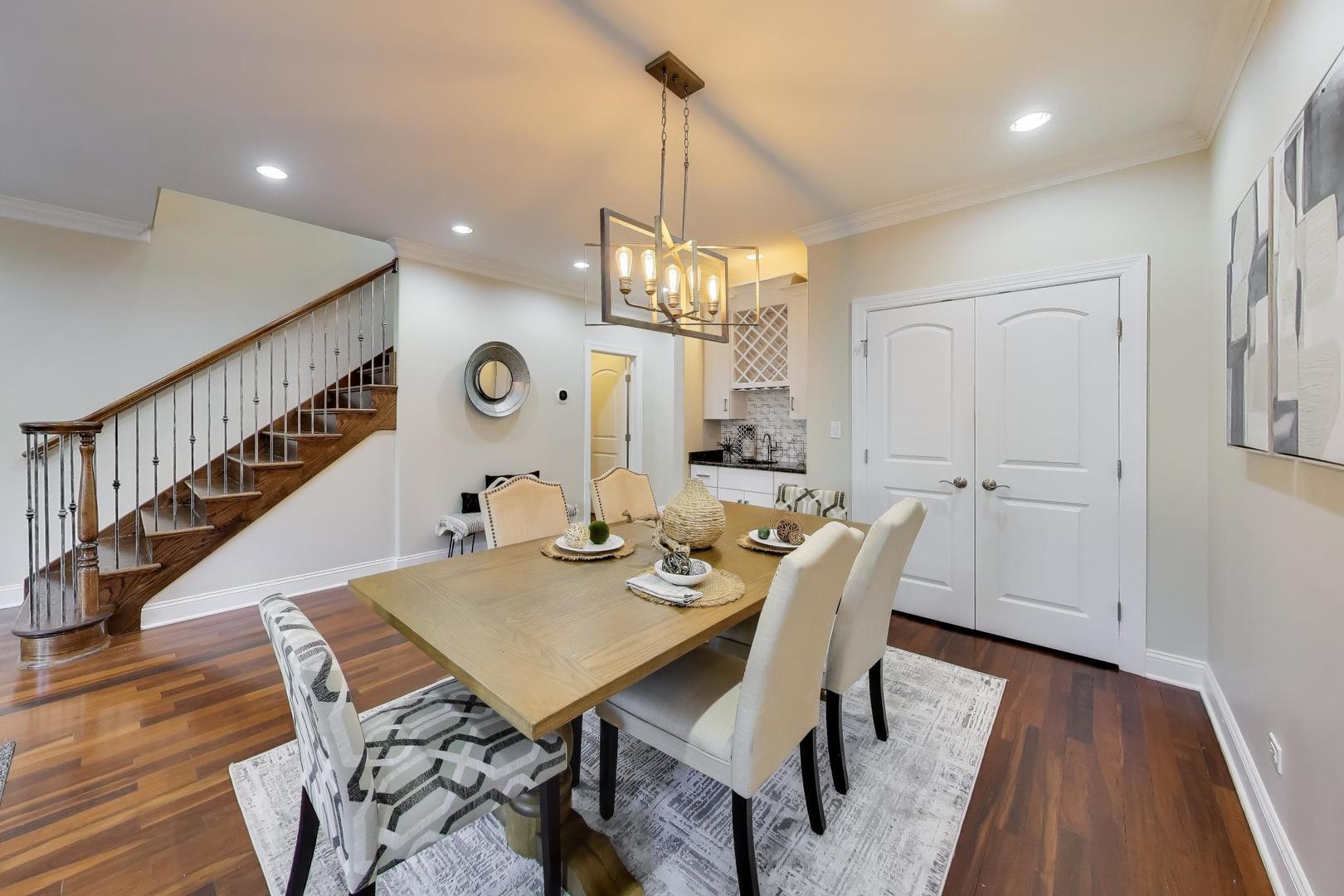 1636 N Artesian Avenue