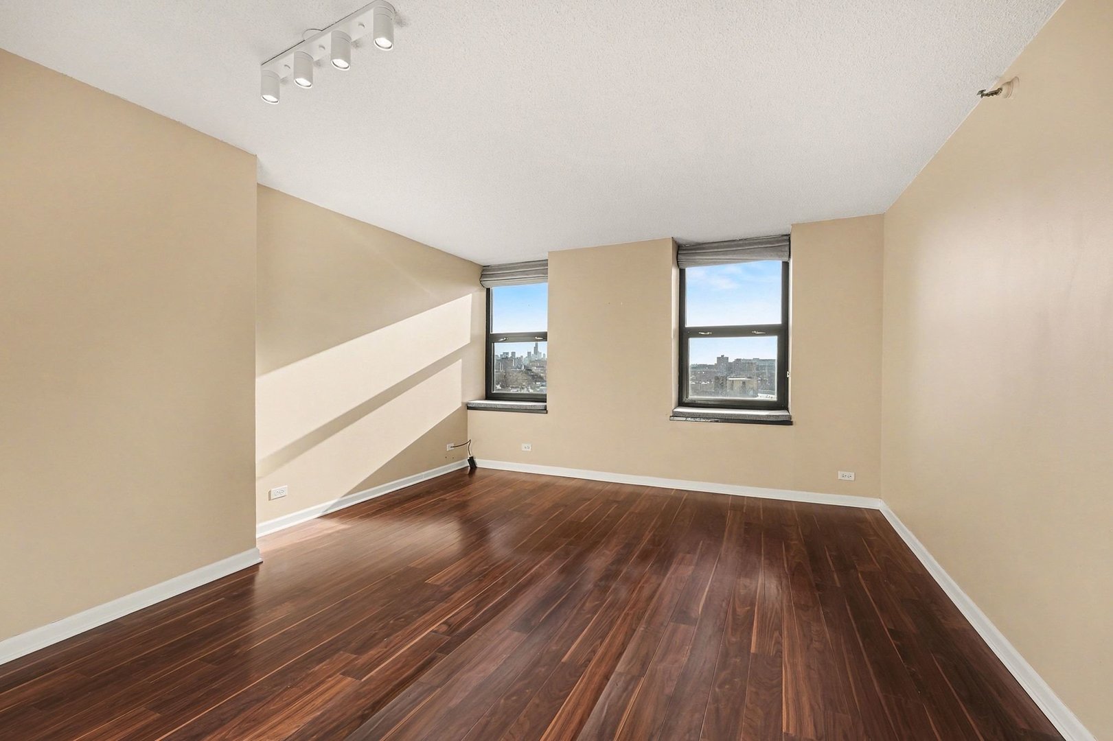 3660 N Lake Shore Drive Unit: 915