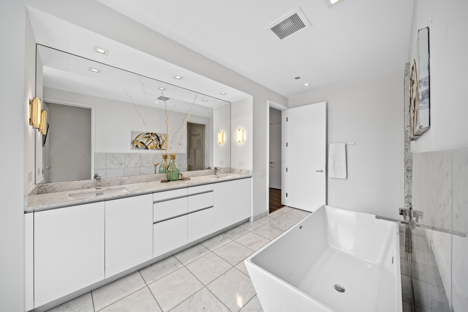 400 W Huron Street Unit: 1001