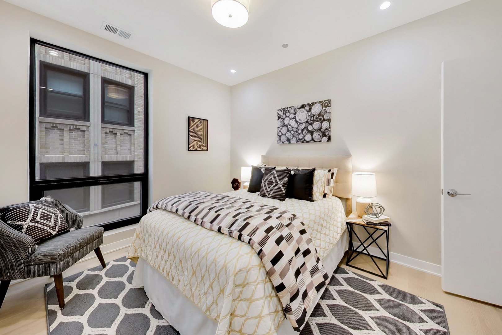 5114 S Kenwood Avenue Unit: 3B