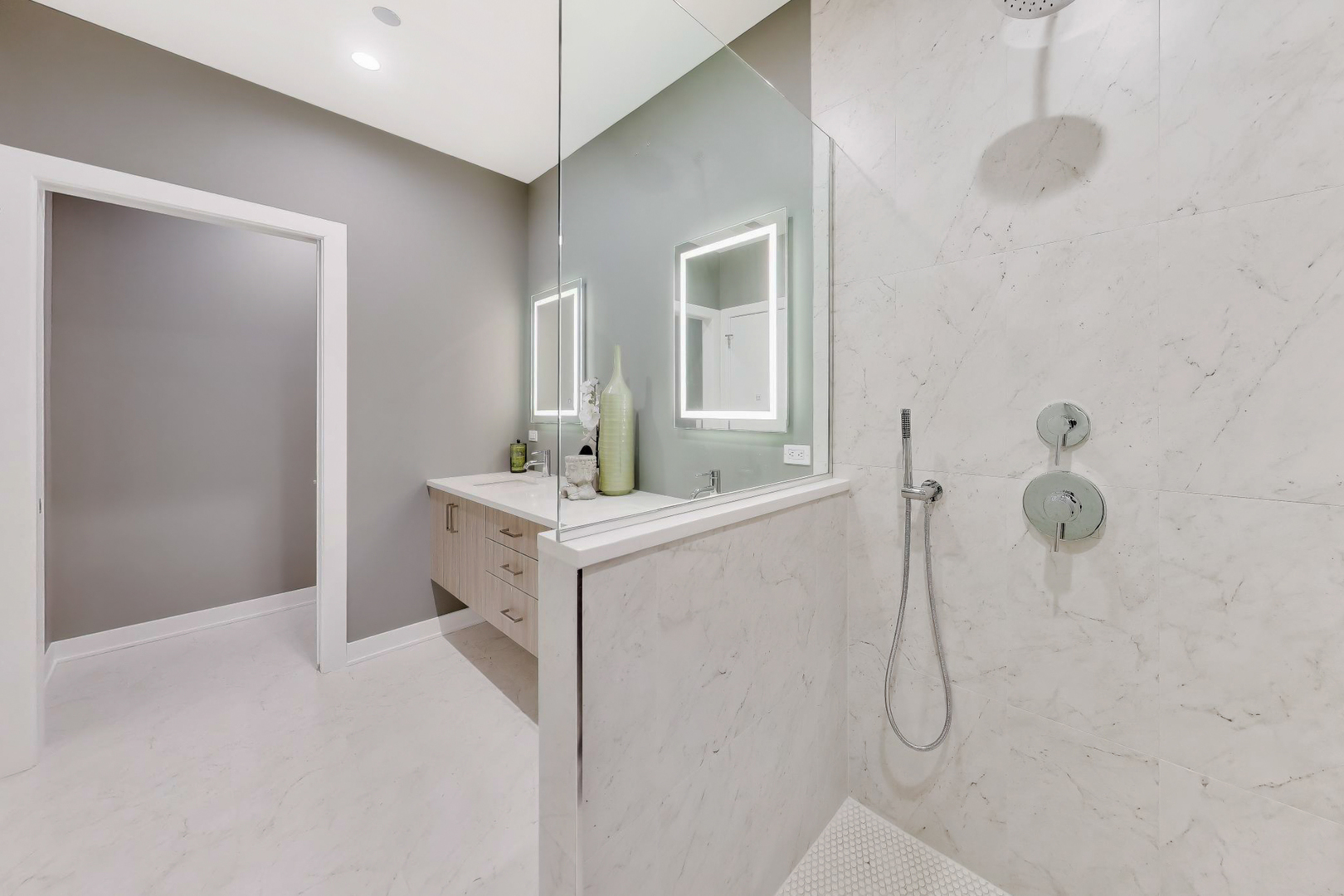 5114 S Kenwood Avenue Unit: 3B