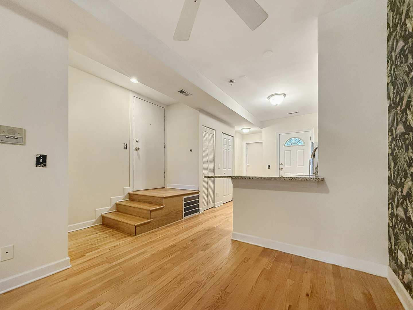 5255 N Rockwell Street Unit: G