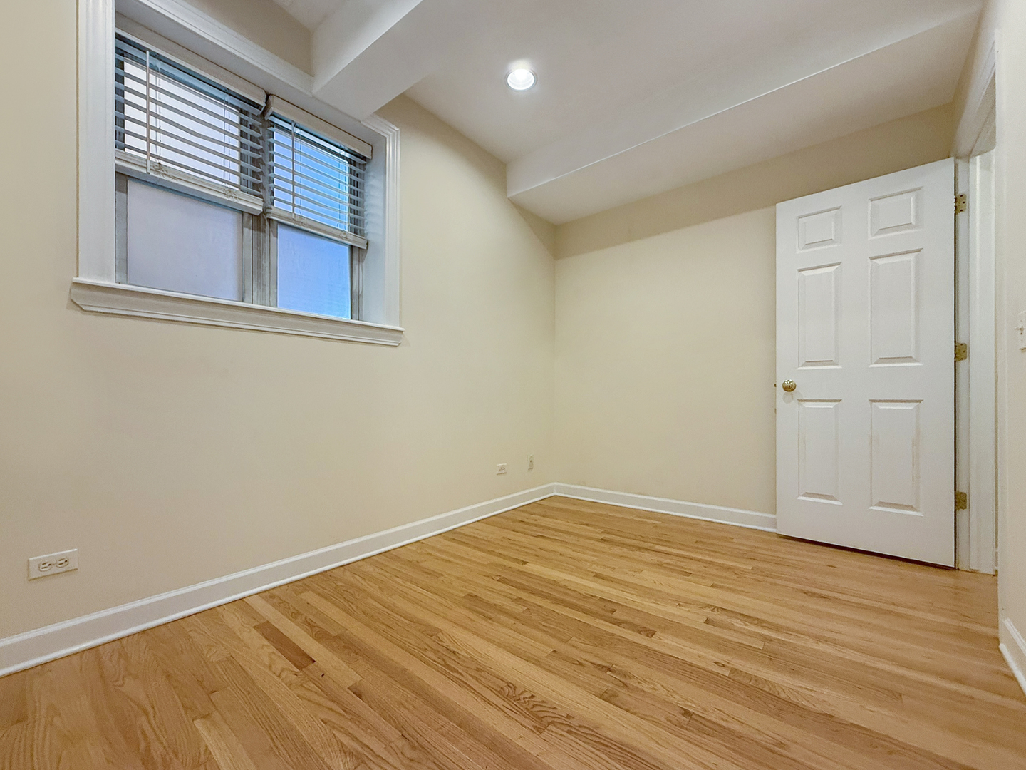 5255 N Rockwell Street Unit: G