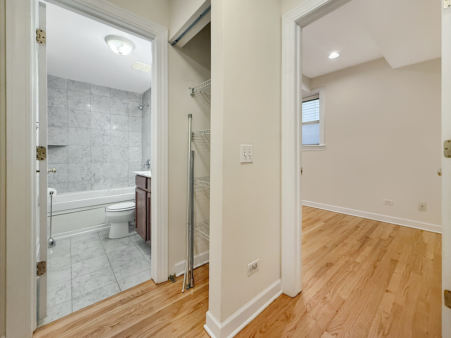 5255 N Rockwell Street Unit: G