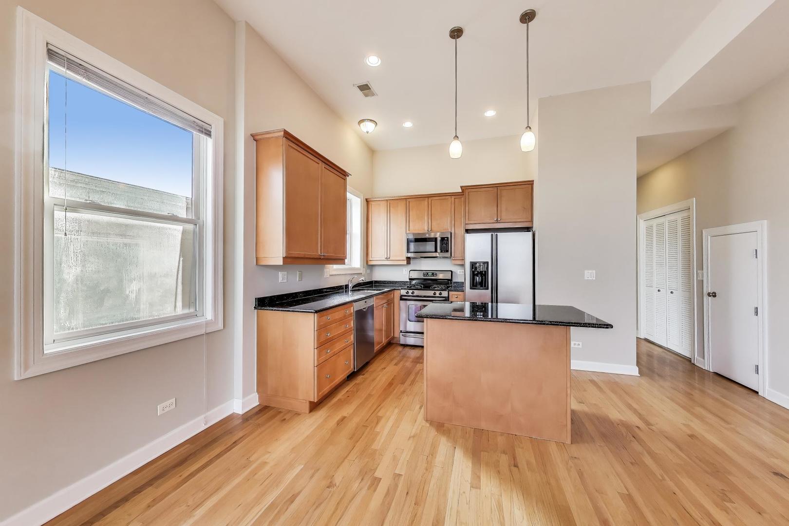 1440 N MAPLEWOOD Avenue Unit: 3S