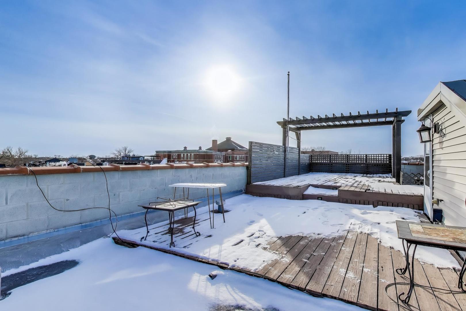 1440 N MAPLEWOOD Avenue Unit: 3S