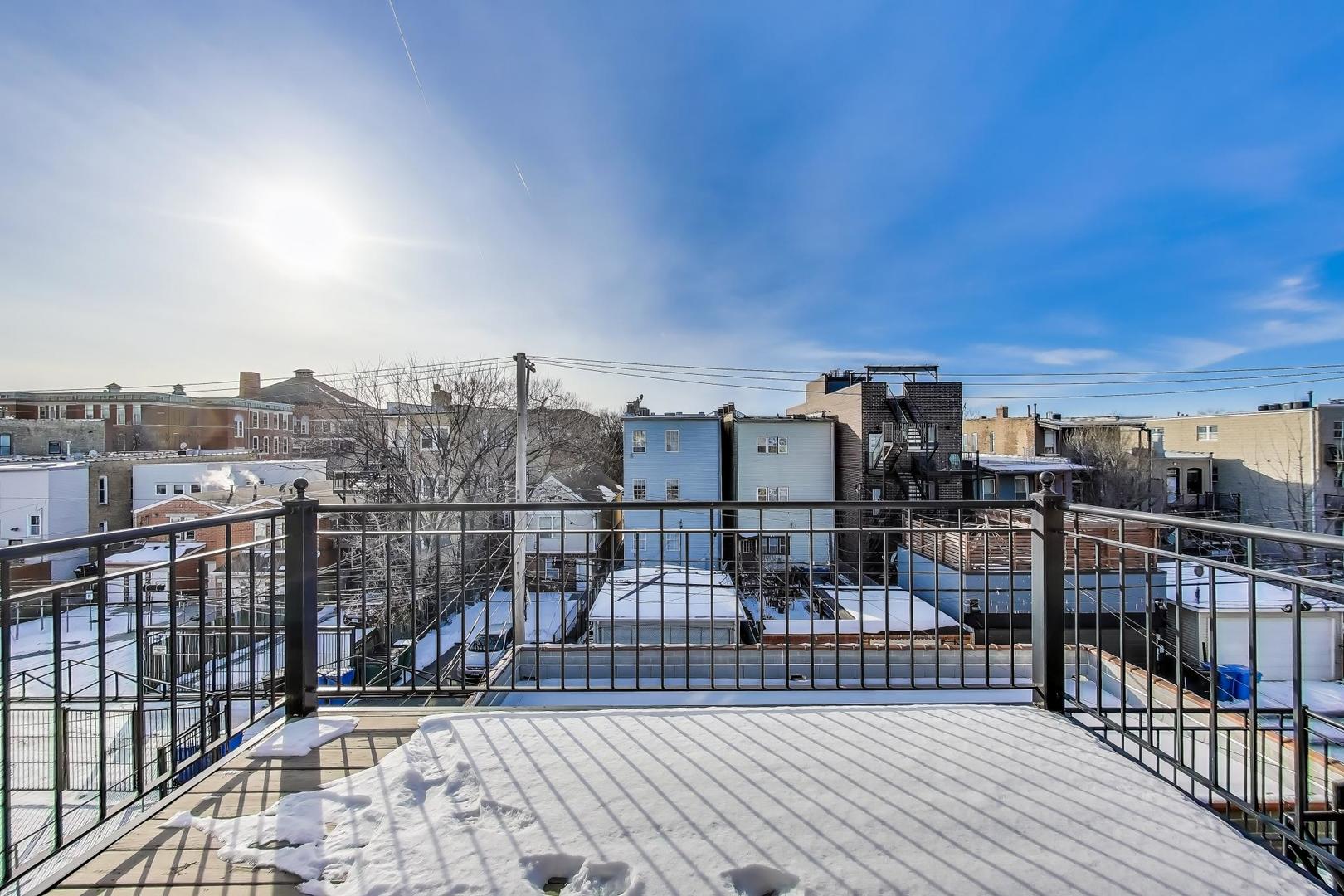 1440 N MAPLEWOOD Avenue Unit: 3S