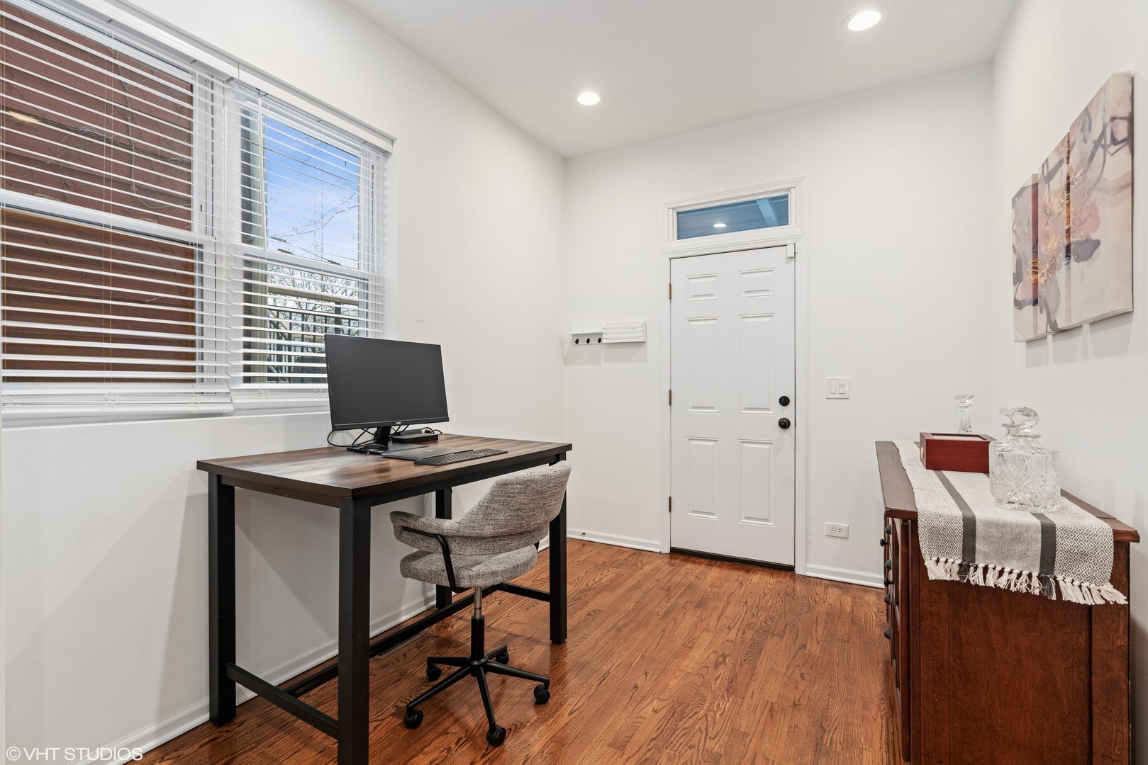 2524 N Washtenaw Avenue Unit: 1F