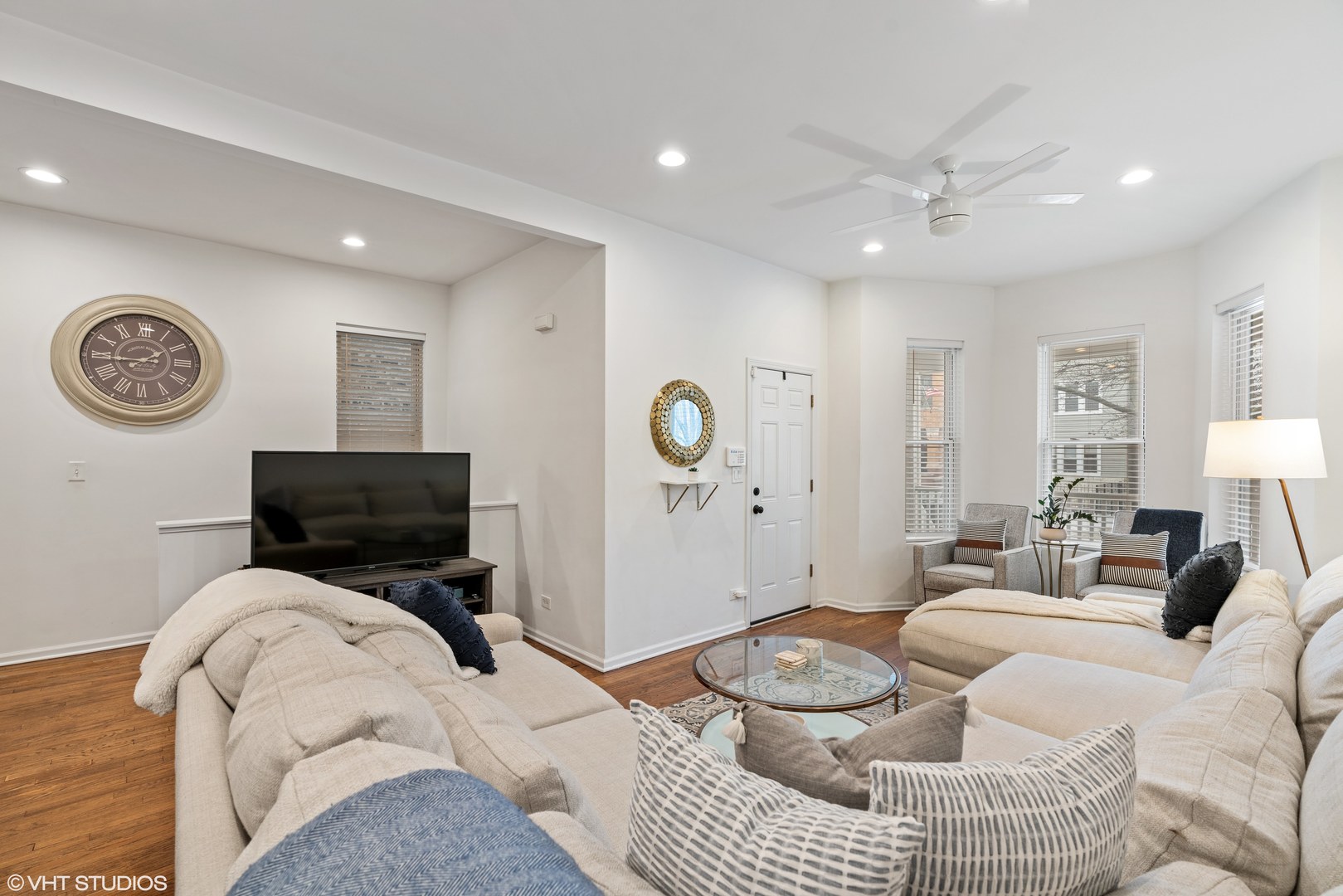 2524 N Washtenaw Avenue Unit: 1F