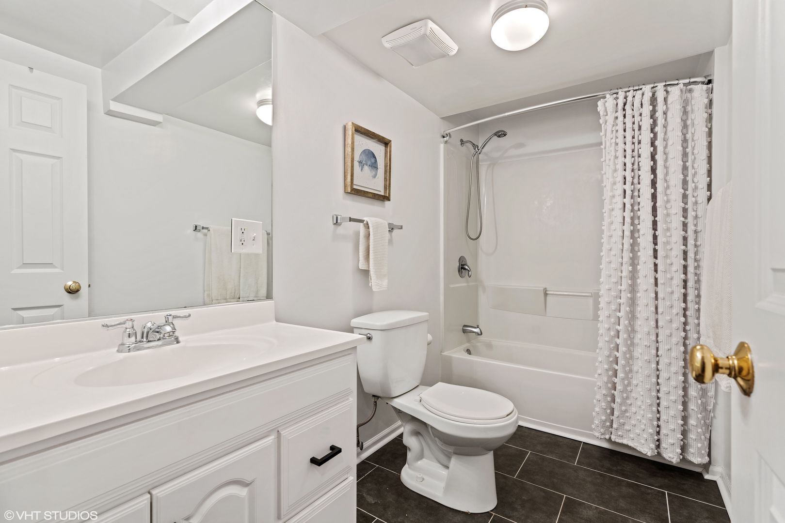 2524 N Washtenaw Avenue Unit: 1F