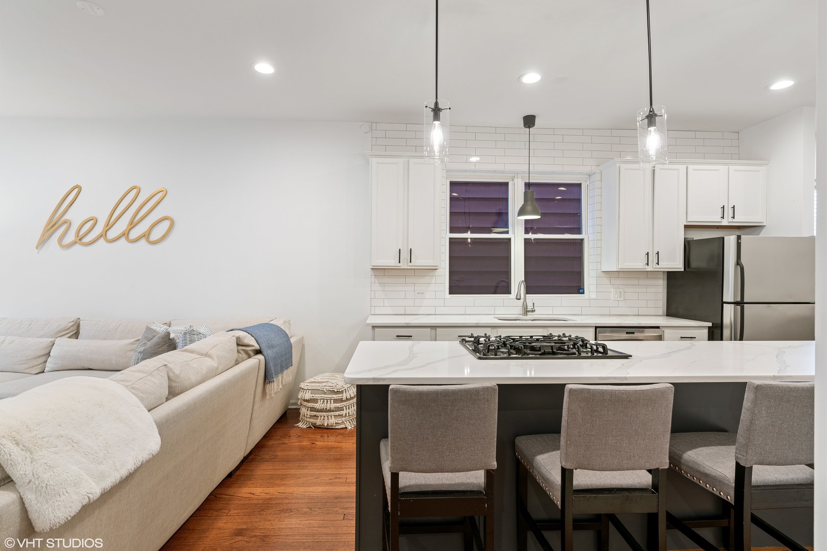 2524 N Washtenaw Avenue Unit: 1F