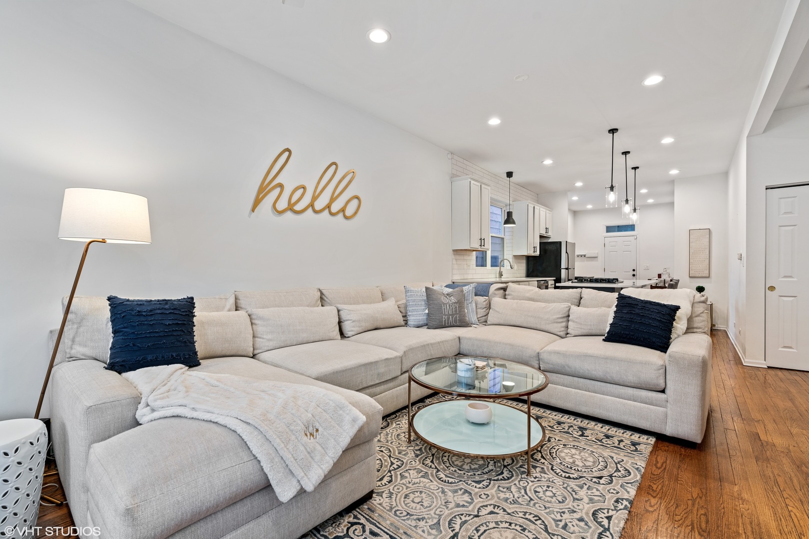 2524 N Washtenaw Avenue Unit: 1F