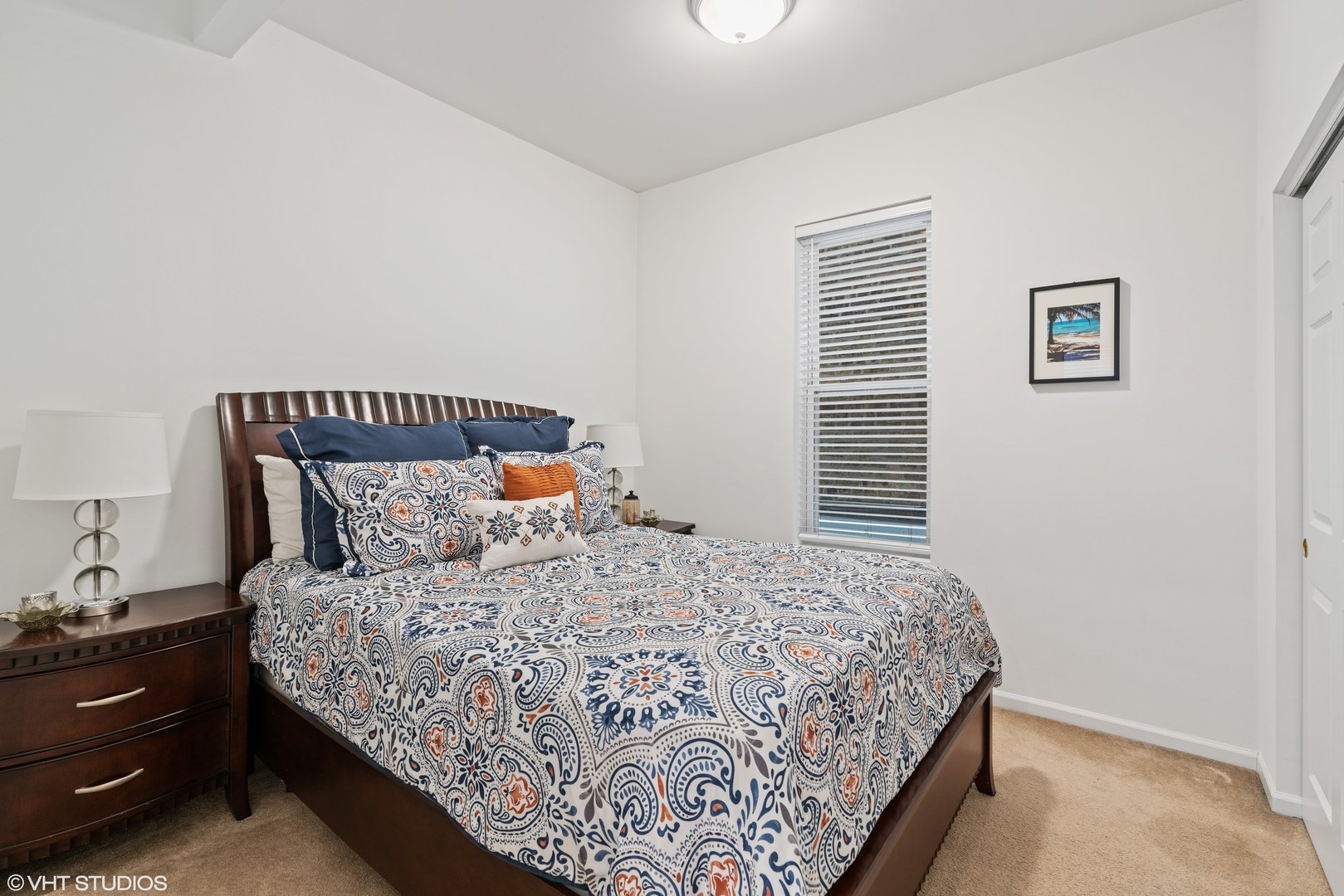 2524 N Washtenaw Avenue Unit: 1F