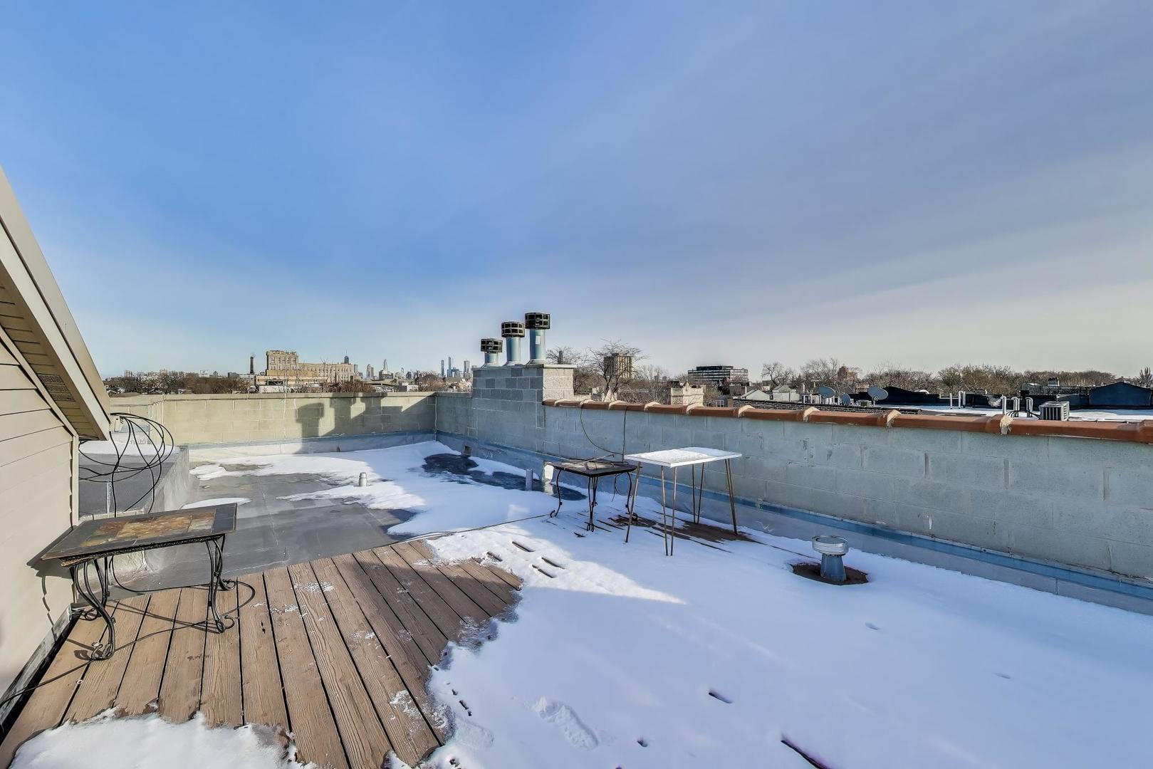 1440 N MAPLEWOOD Avenue Unit: 3S