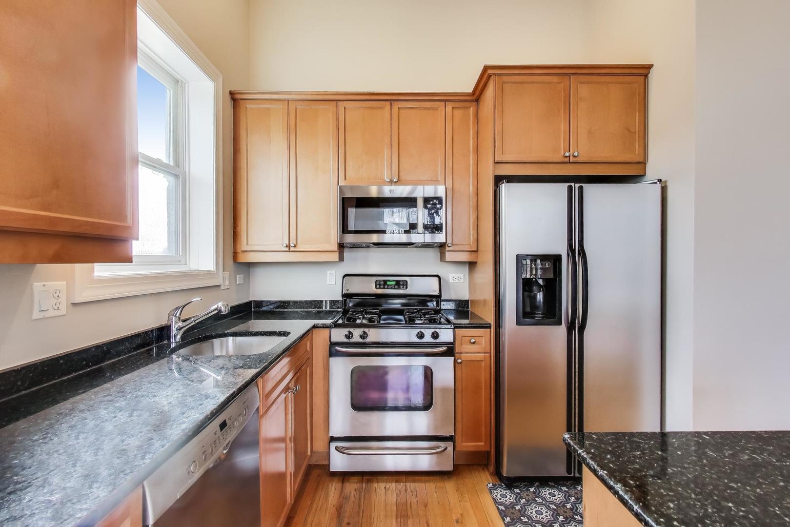 1440 N MAPLEWOOD Avenue Unit: 3S