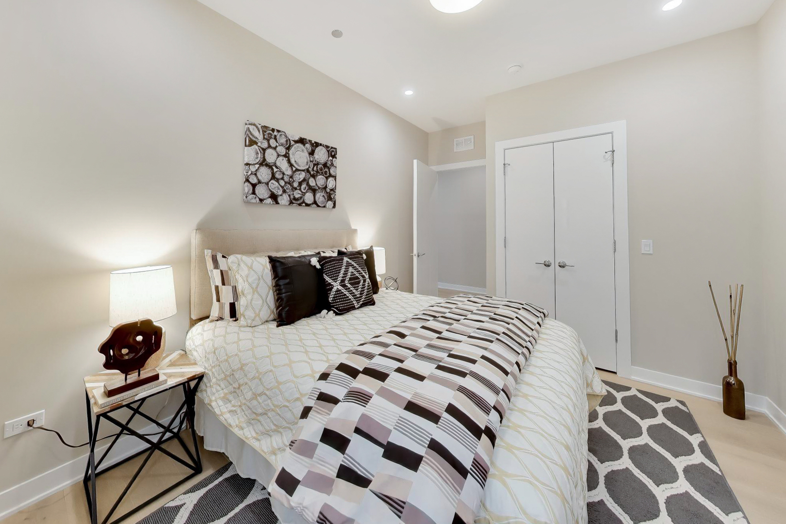 5114 S Kenwood Avenue Unit: 4B