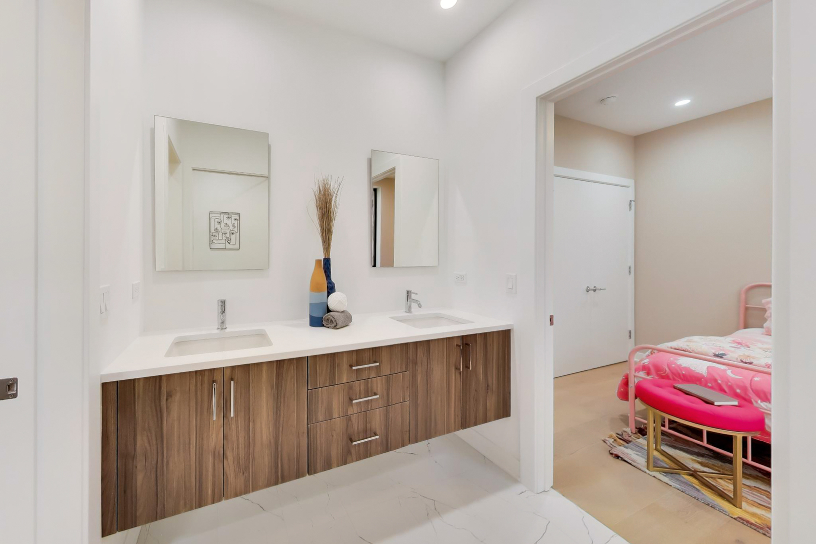 5114 S Kenwood Avenue Unit: 4B