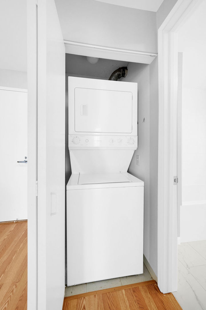 545 N Dearborn Street Unit: 2303