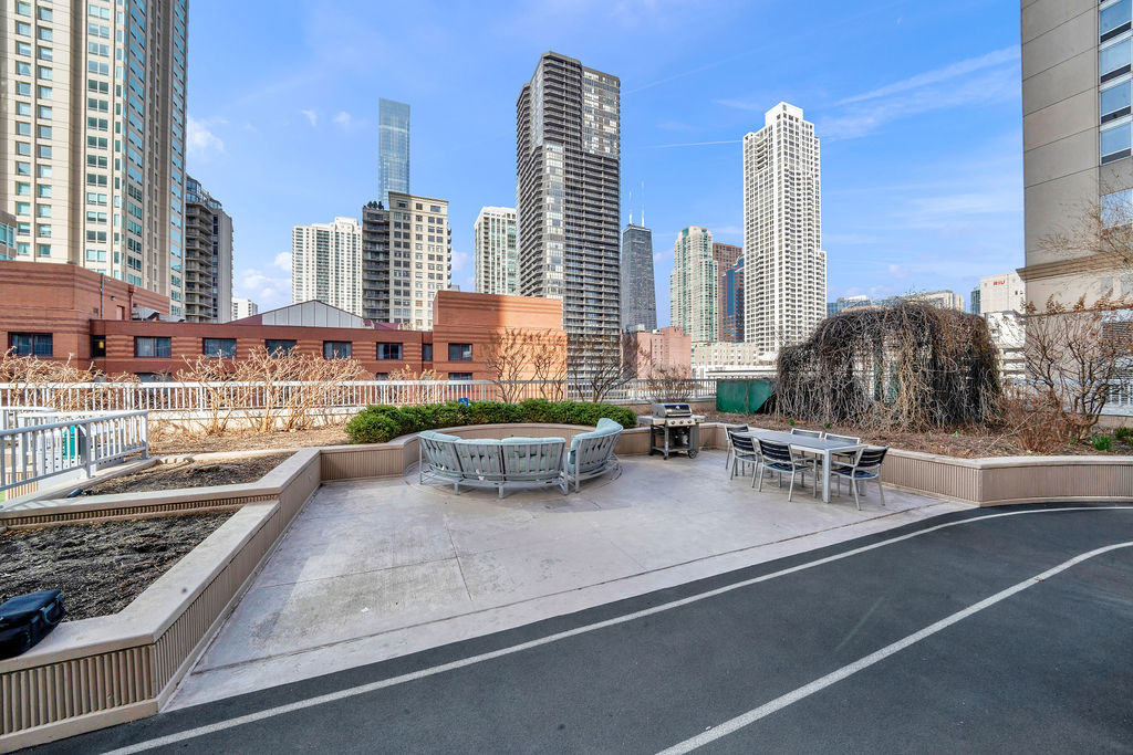 545 N Dearborn Street Unit: 2303