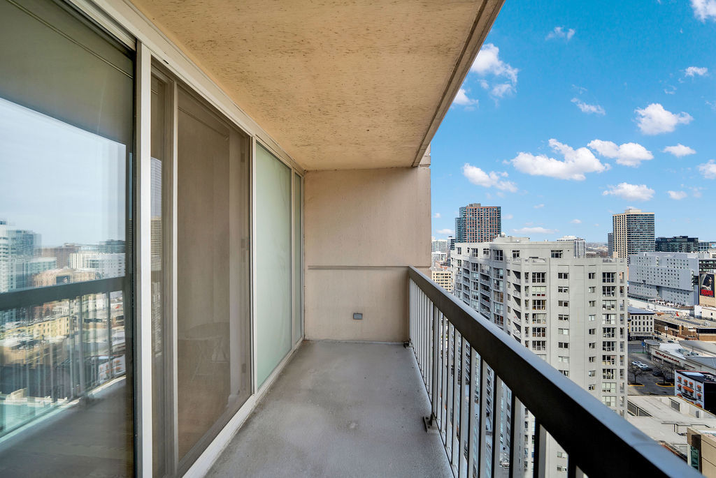 545 N Dearborn Street Unit: 2303