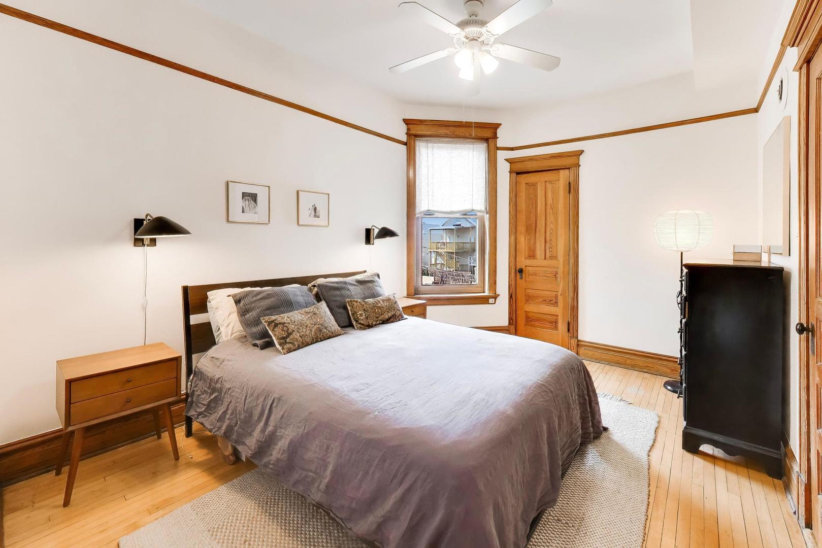 3042 N Clifton Avenue Unit: 3