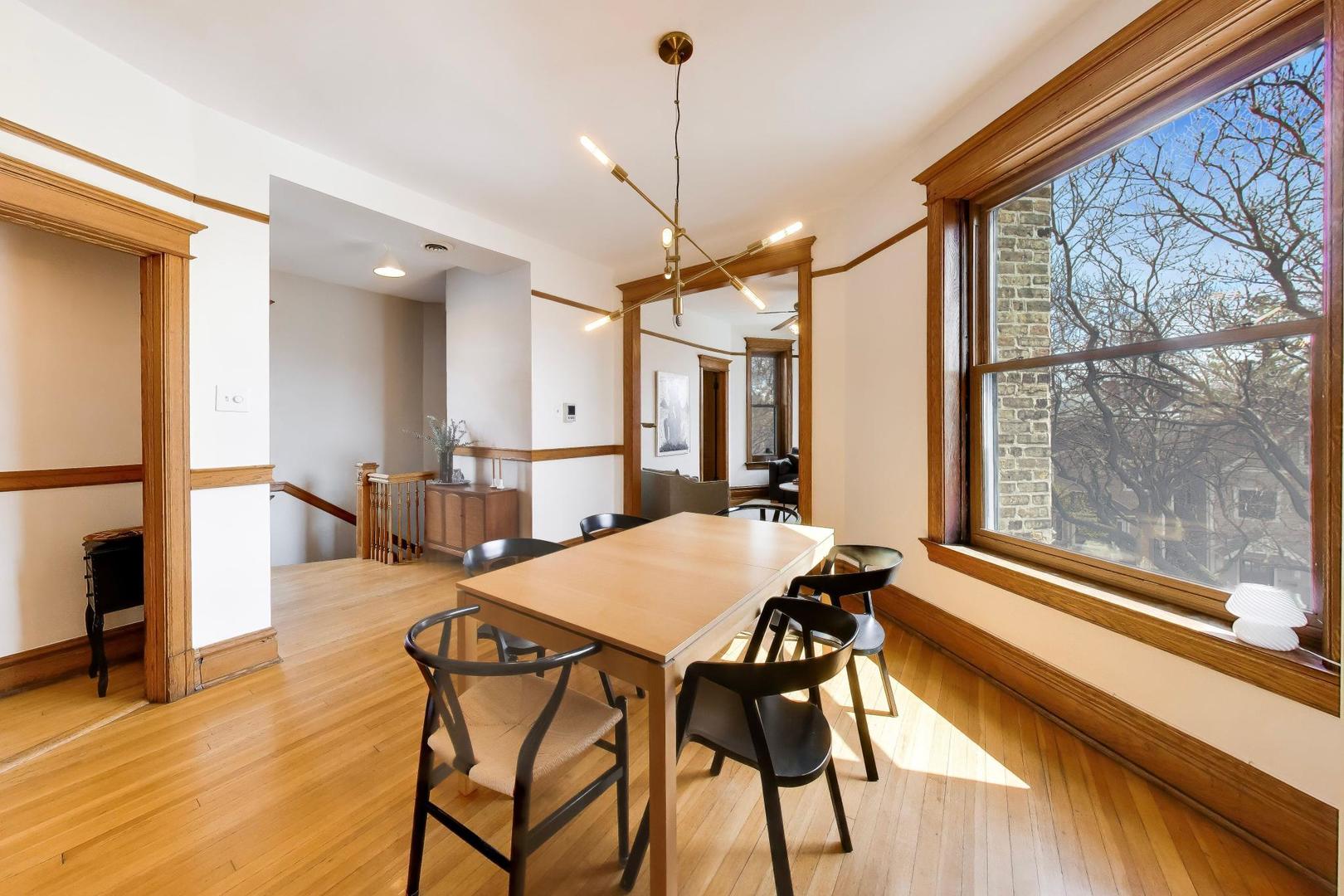 3042 N Clifton Avenue Unit: 3