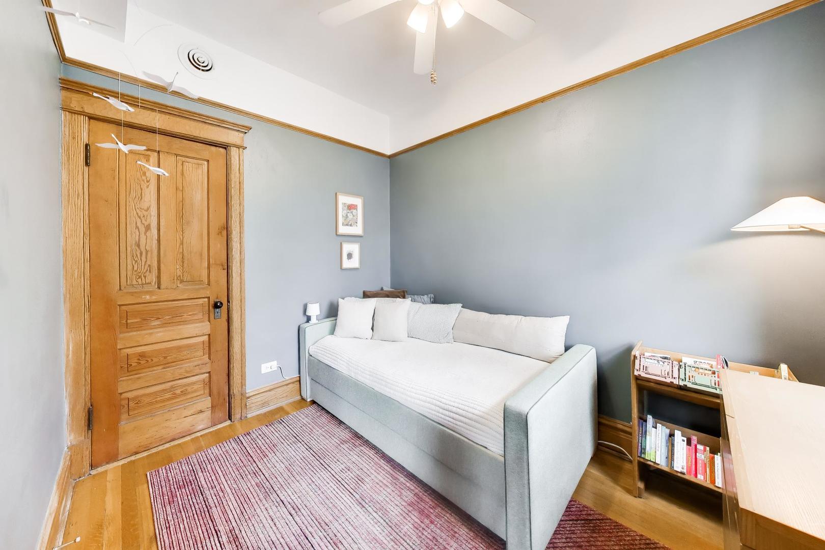 3042 N Clifton Avenue Unit: 3