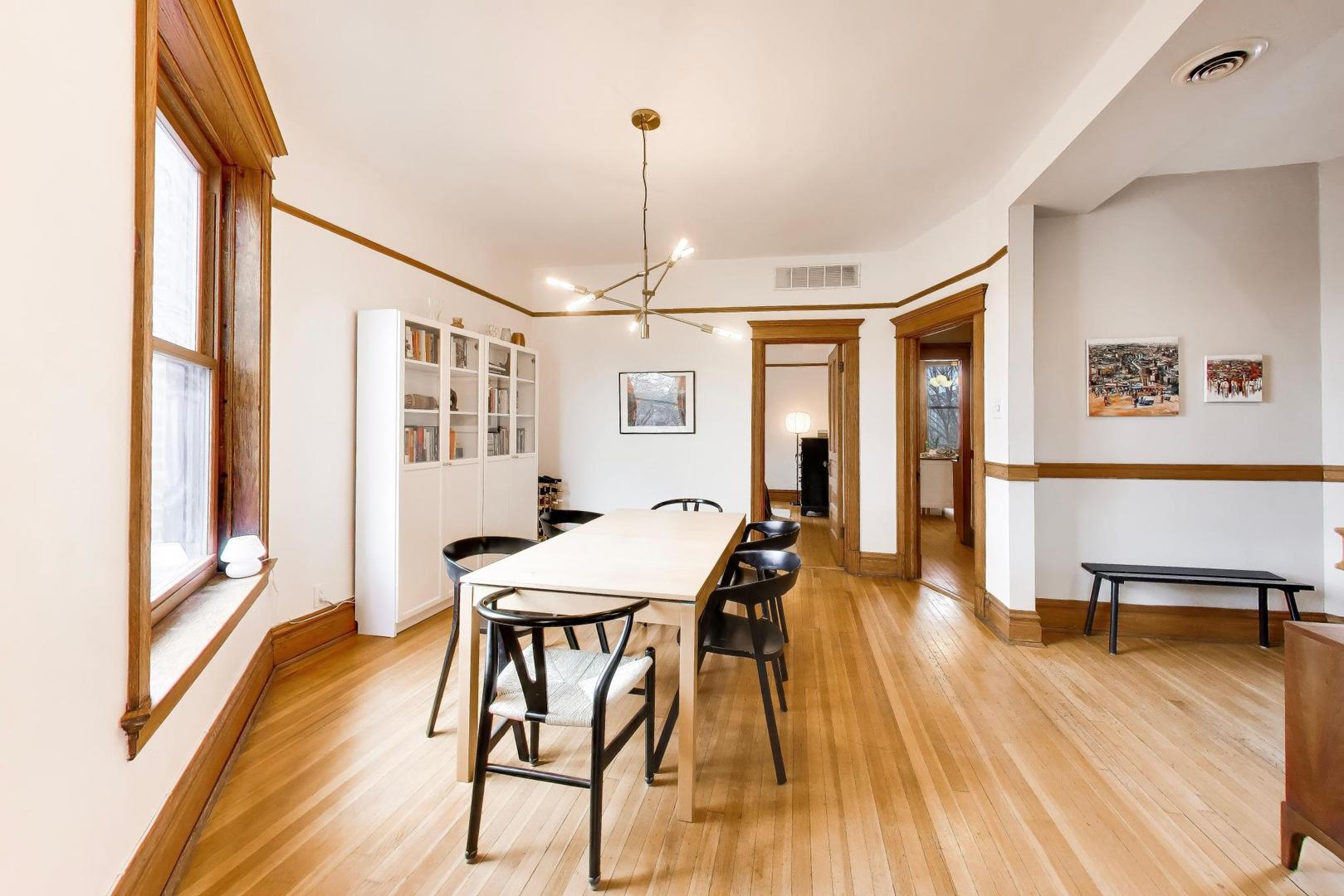 3042 N Clifton Avenue Unit: 3