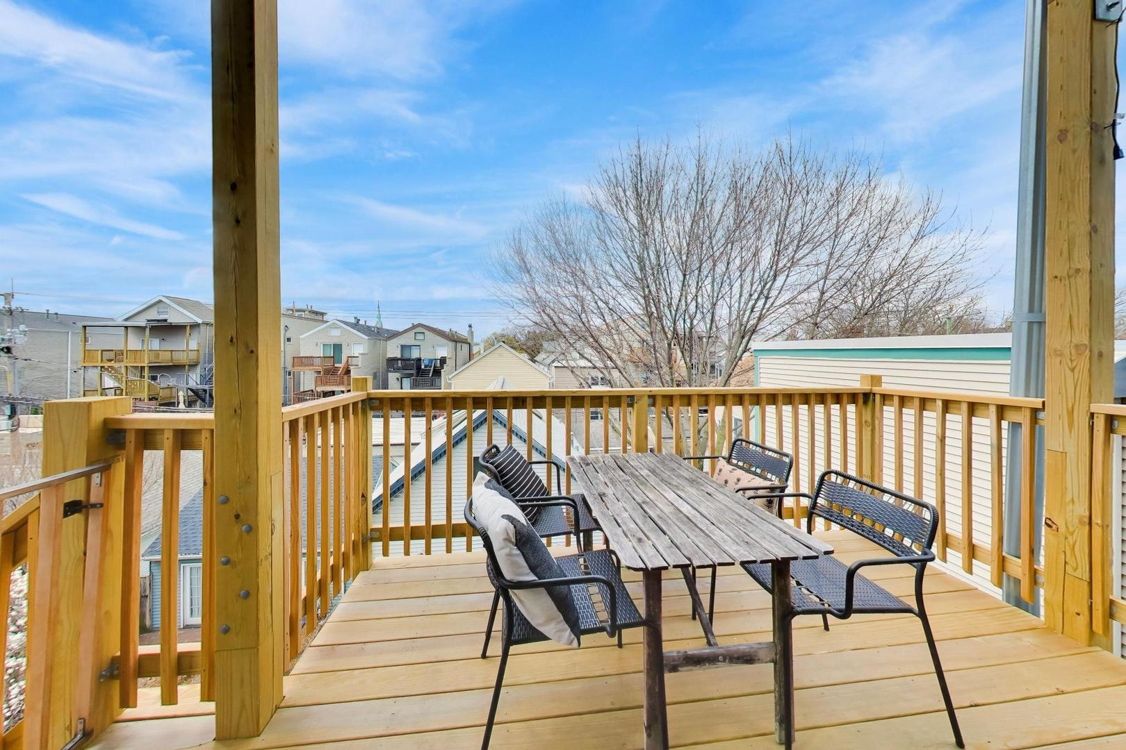 3042 N Clifton Avenue Unit: 3